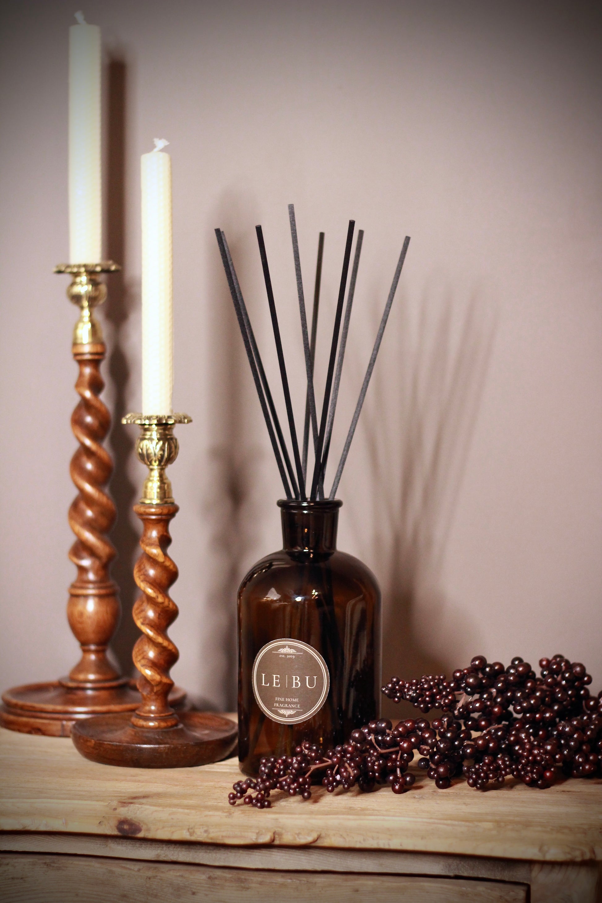 LE | BU Signature Scent XL Diffuser – Gentleman’s Lounge 1ltr styled view – Leya Buster Interiors