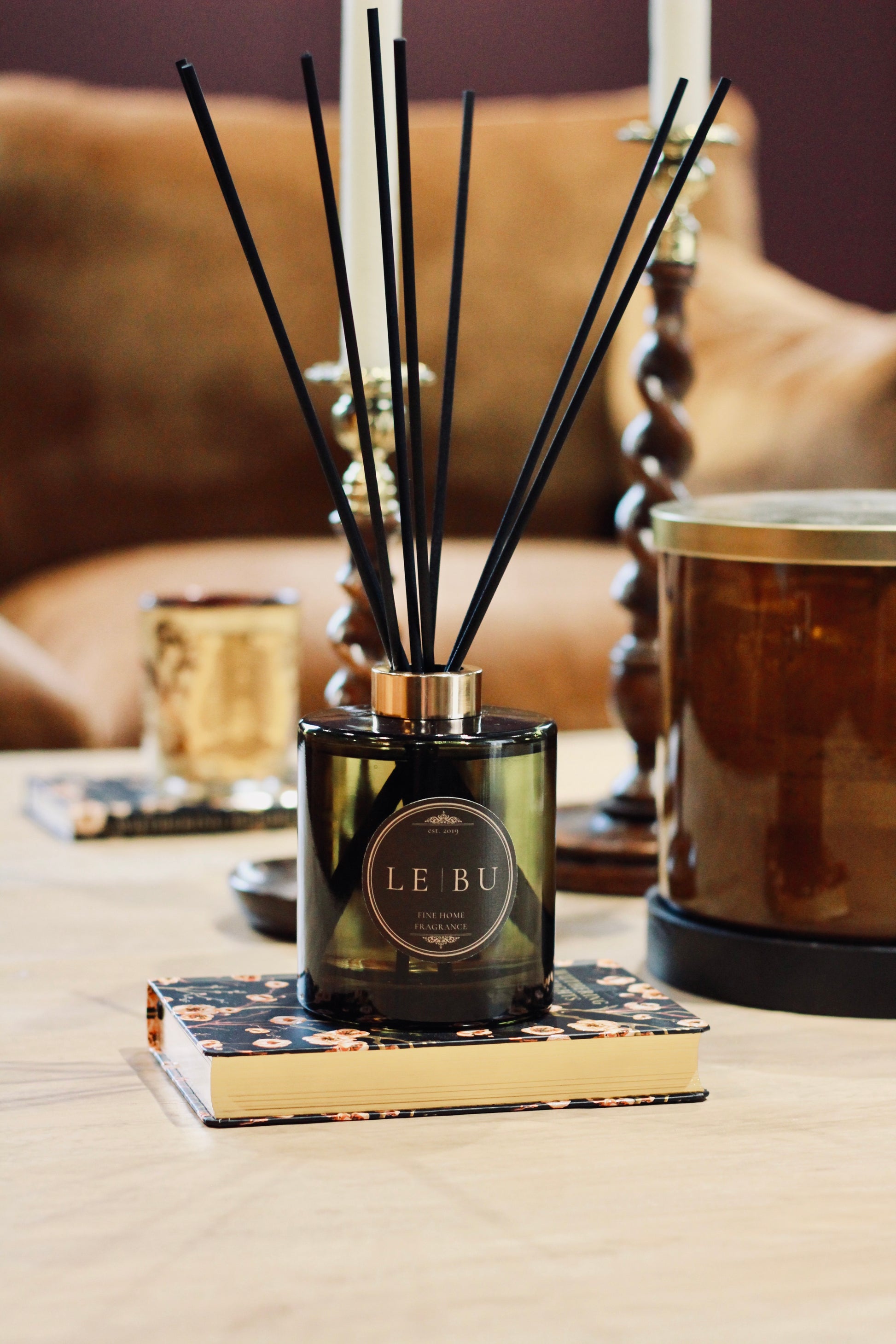 LE | BU 500ml luxury reed diffuser in green glass vessel for home fragrance styling
